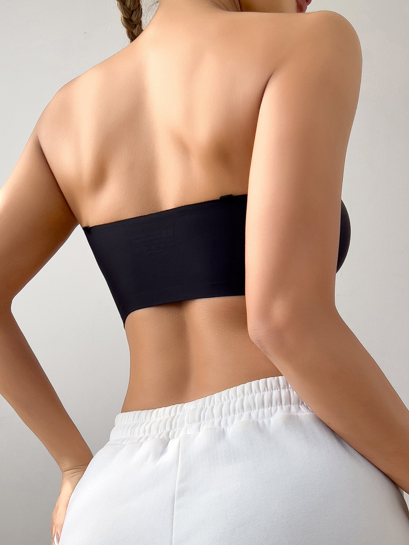 Einfarbiger, nahtloser Ausschnitt, sexy, trägerloser Push-up-BH in Schwarz