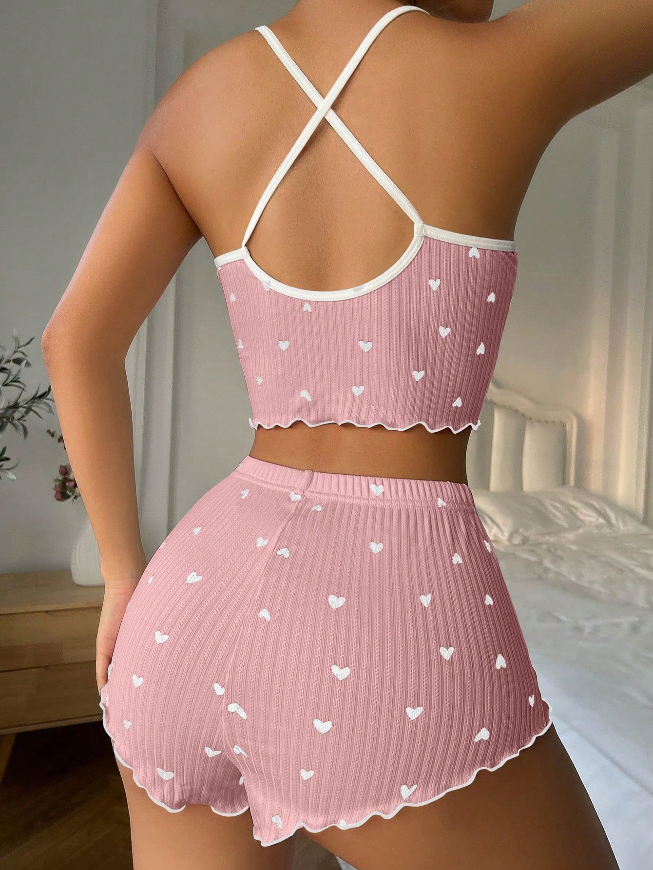 Herzprintiges, mit Schleife an der Vorderseite versehenes Camisole-Shorts-Pyjamaset mit Querrücken Knall Pink