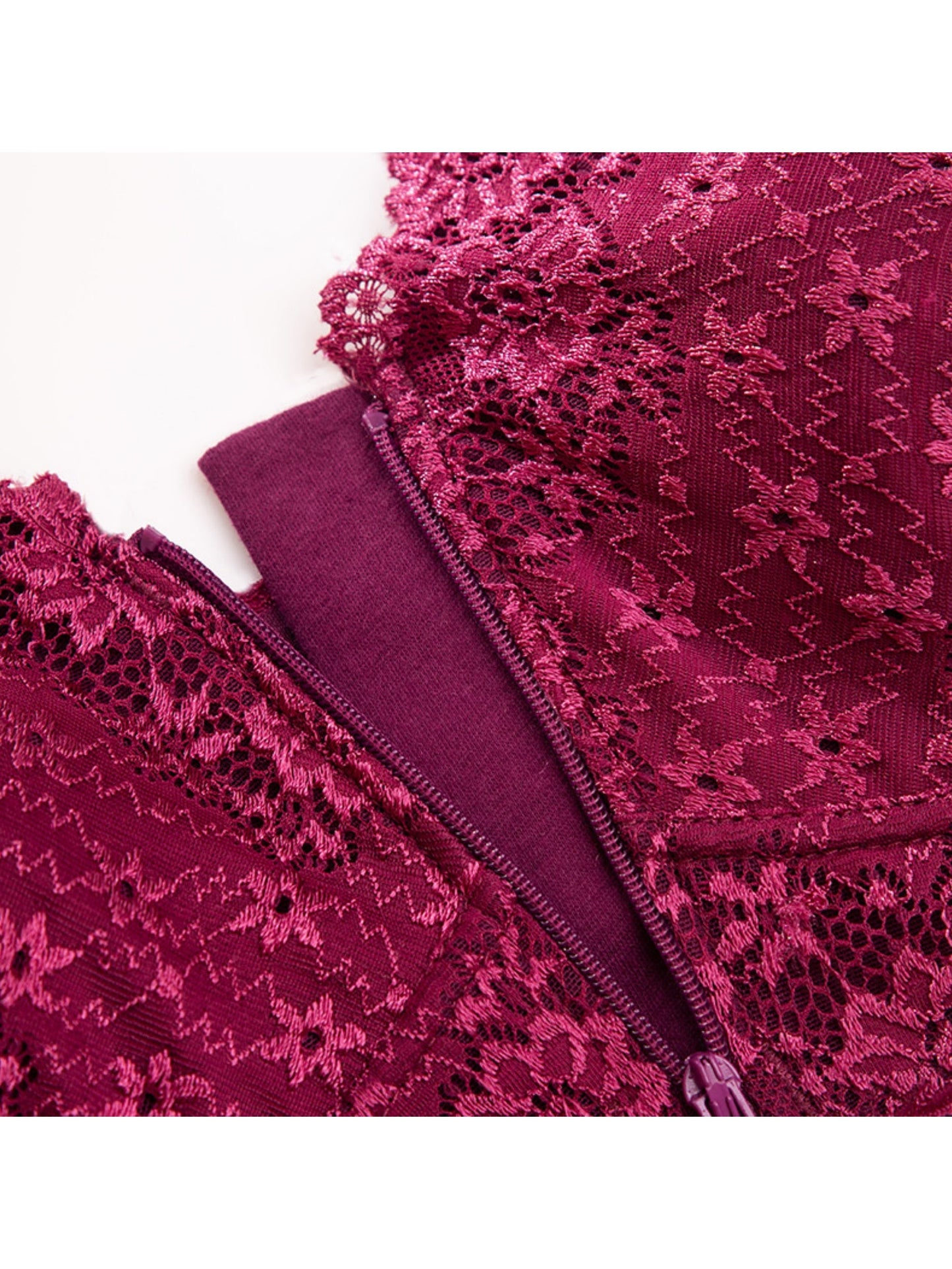 Gepolsterter Alltags-Kurz-BH für Damen mit Spitzenverschluss vorne, Übergröße VioletRed