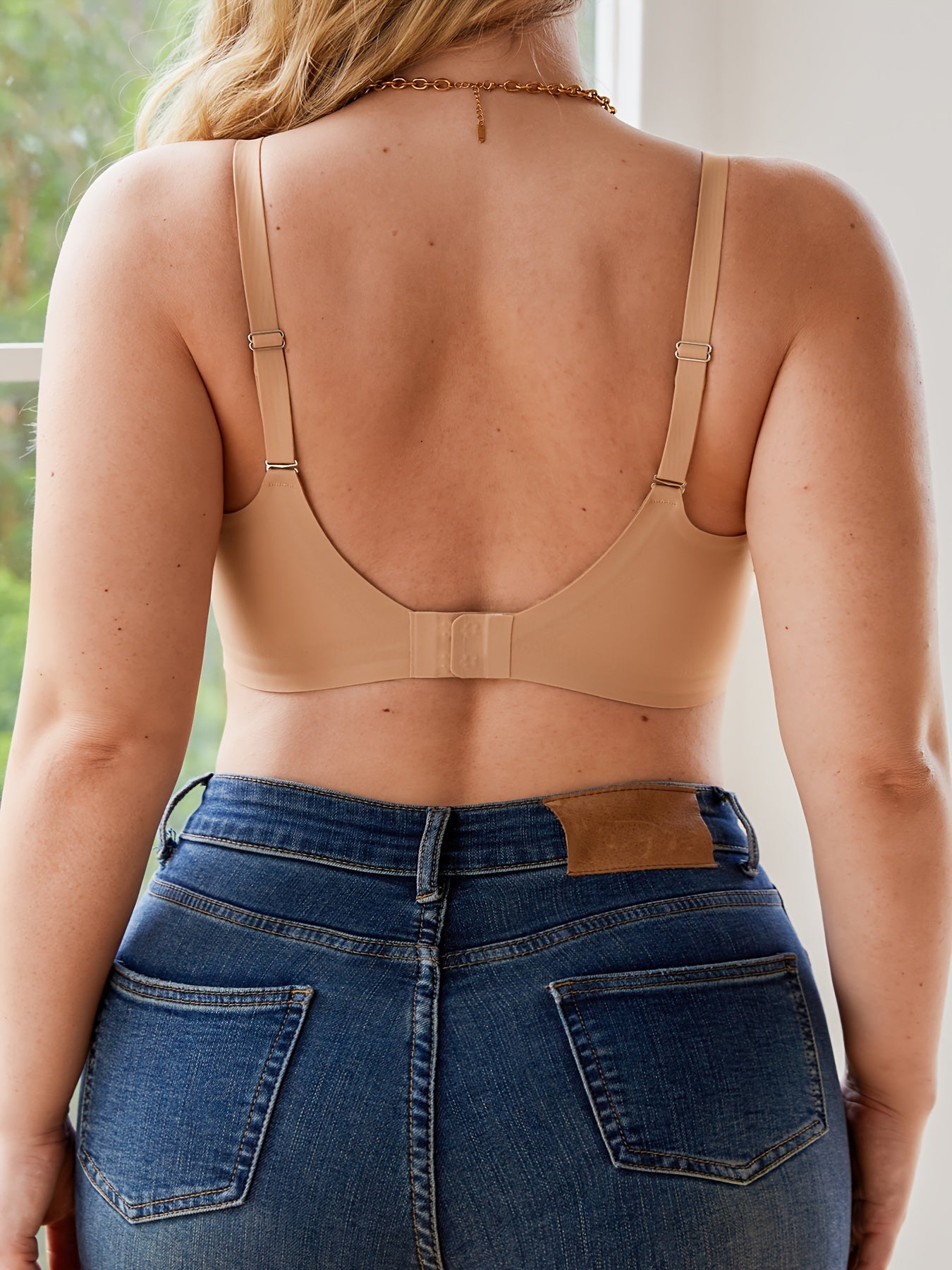 Einfacher, nahtloser, kabelloser BH in Übergröße für Damen in Khaki