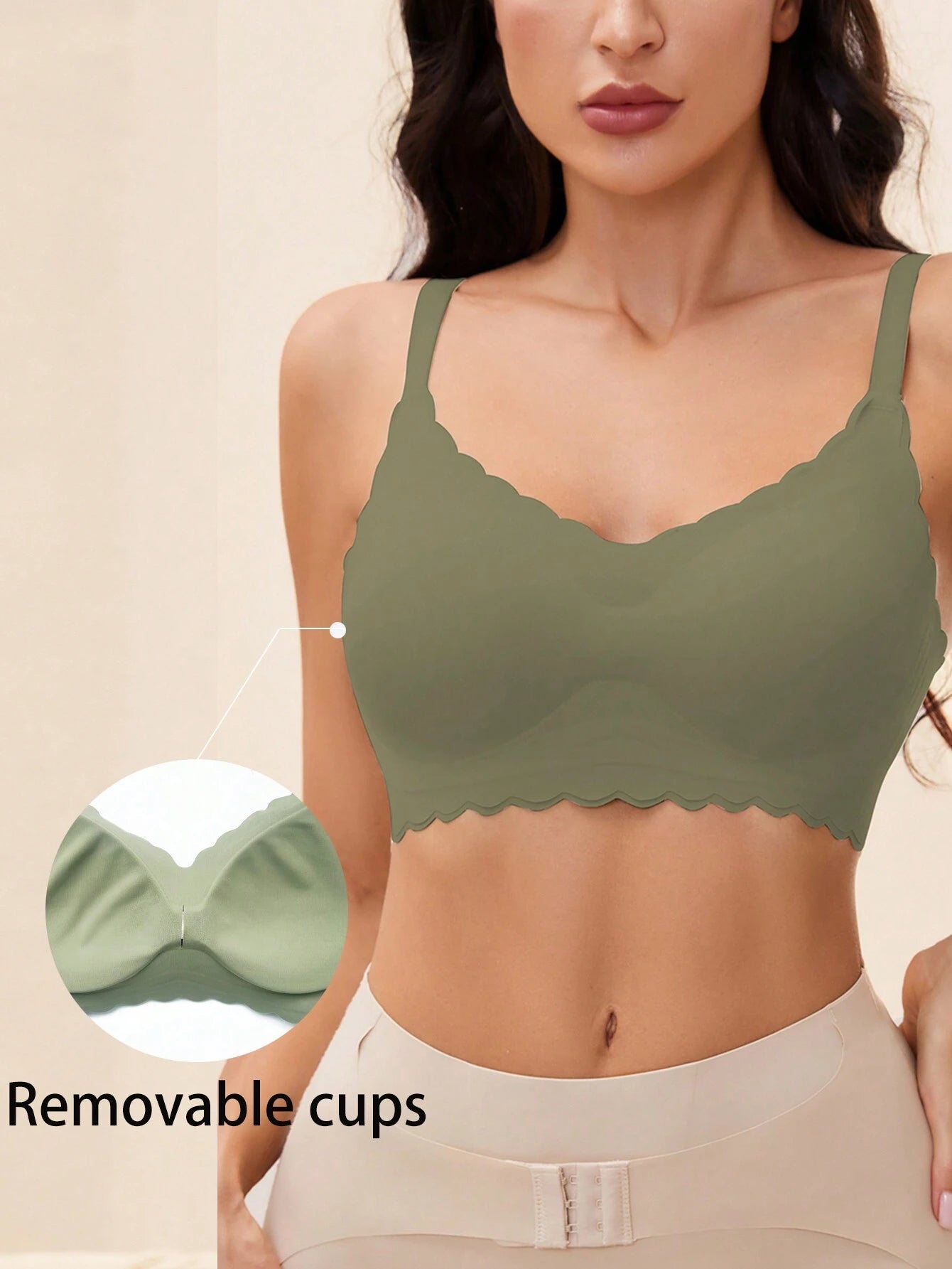 Solides, nahtloses Bralette mit Muschelbesatz in Grün