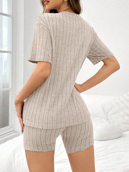 Damen Schlafanzug-Set aus einfarbigem, gebürstetem Rippstrick mit lockerem Rundhals-Shirt und Shorts Linen